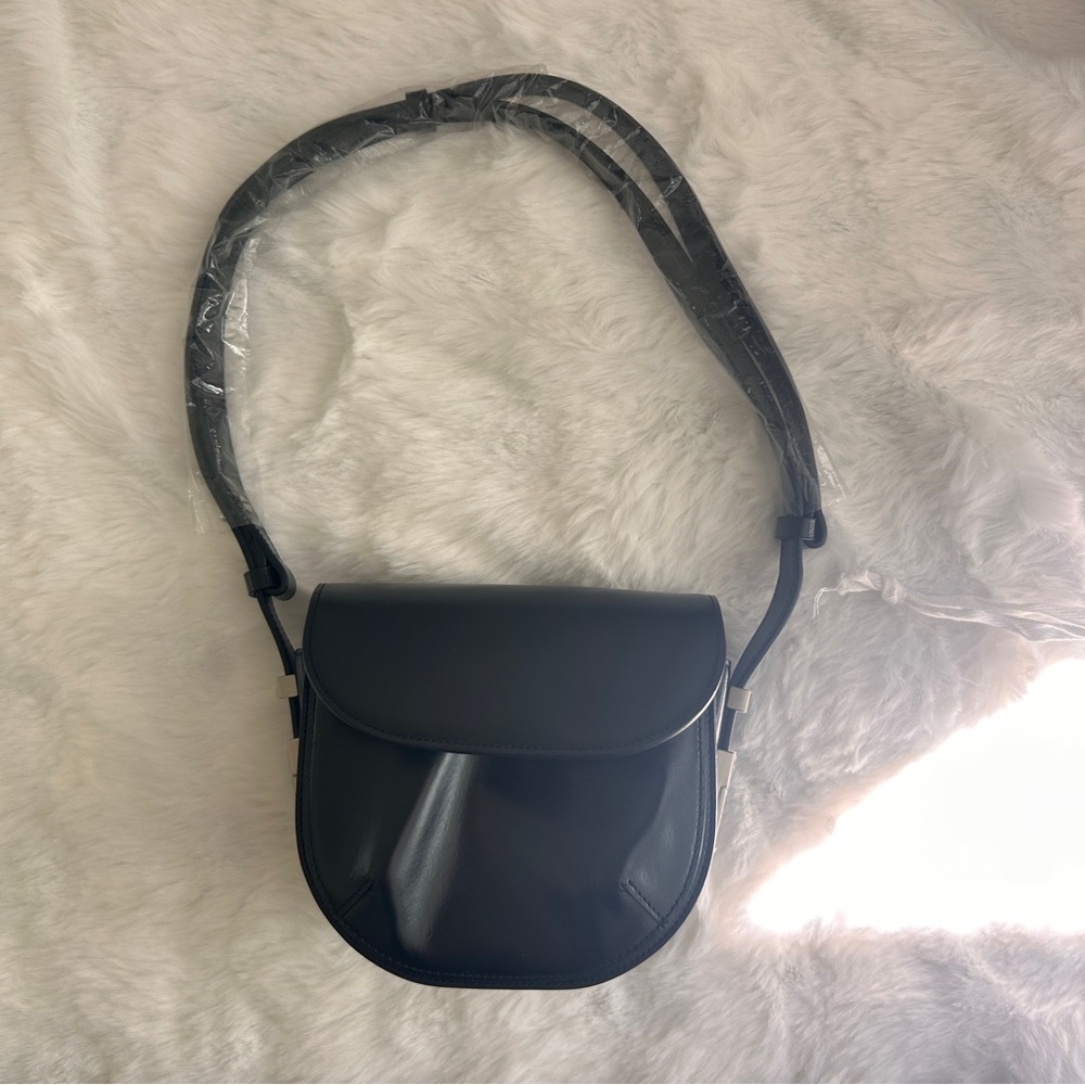 Osoi Cubby Bag - brand new real leather 
Come with dust bag.
